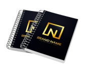 AGENDAS, CADERNOS E APOSTILAS CADERNETA CAPA MALEÁVEL WIRE O MIOLO PERSONALIZADO ABERTURA HORIZONTAL CAPA COUCHÊ 250G E MIOLO AP 75G LAM FOSCA FR E HOTSTAMPING FR 48 FOLHAS 150X210MM - 4X0 - 10unid - CD4HS10