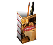 CALENDÁRIOS E FOLHINHAS 2025 CALENDÁRIO DE MESA PORTA CANETAS VERTICAL COUCHÊ 250G VERNIZ UV TOTAL FRENTE