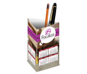 CALENDÁRIOS E FOLHINHAS 2025 CALENDÁRIO DE MESA PORTA CANETAS VERTICAL COUCHÊ 250G VERNIZ UV TOTAL FRENTE